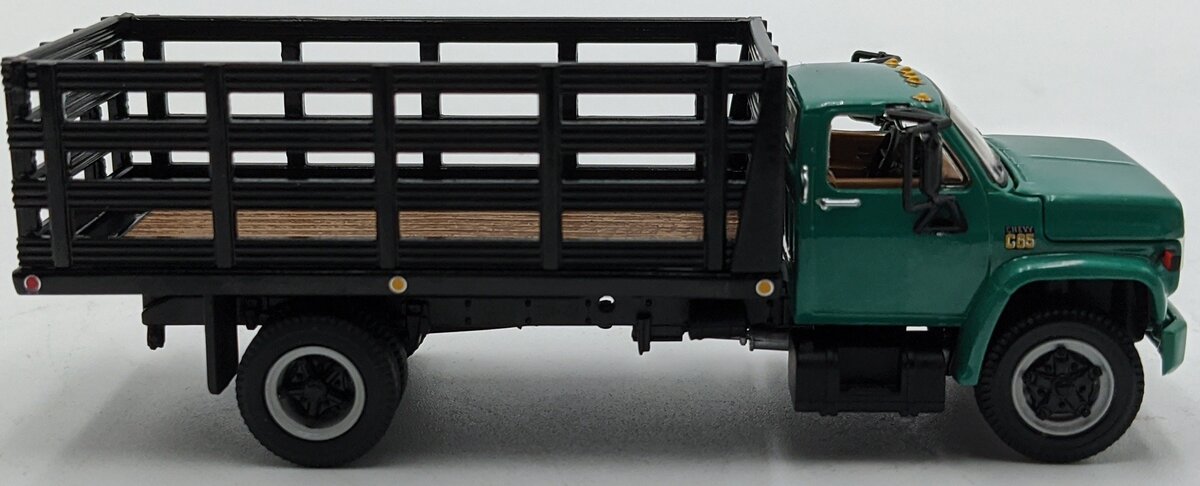 First Gear 60-0918 1:64 Chevrolet C65 Single Axle W/Stake Body Green
