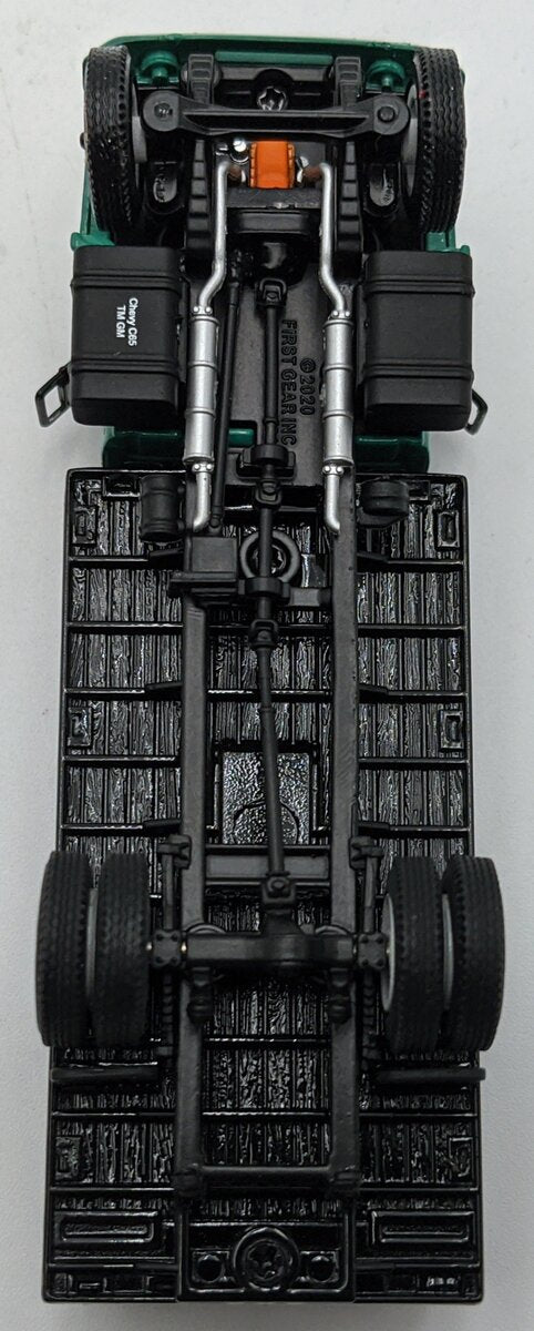 First Gear 60-0918 1:64 Chevrolet C65 Single Axle W/Stake Body Green