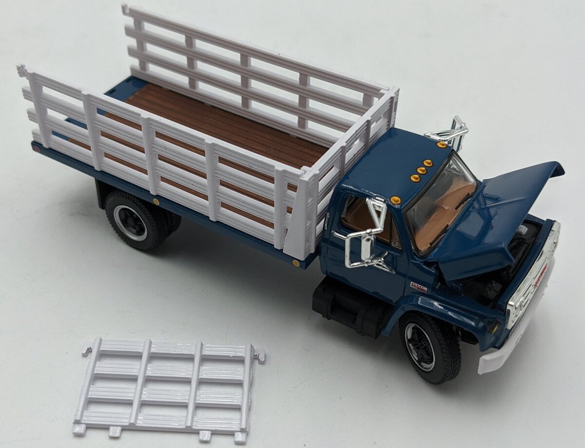 First Gear 60-0965 1:64 GMC 6500 W/Single Axle Stake Body White/Blue