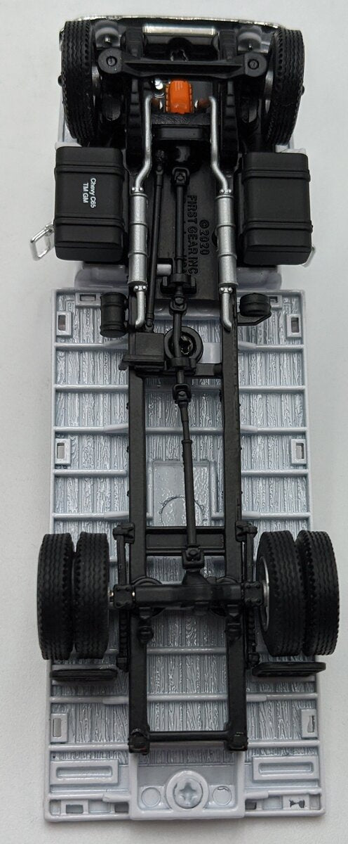 First Gear 60-1021 1:64 1:64 Chevrolet C65 W/Single Axle Flatbed White/White