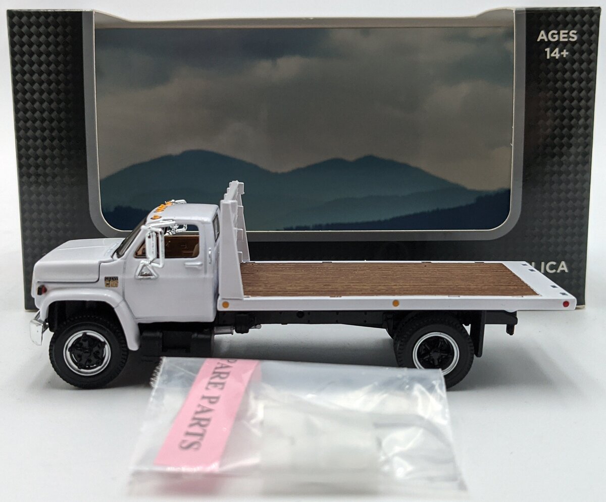 First Gear 60-1021 1:64 1:64 Chevrolet C65 W/Single Axle Flatbed White/White