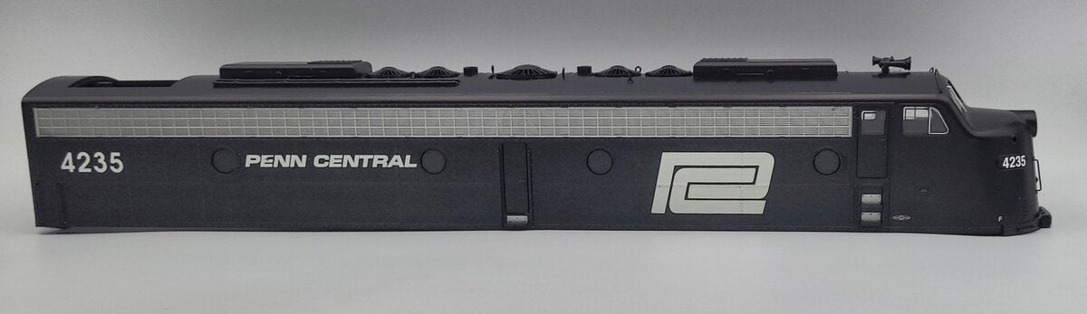 Lionel 81224-2 Penn Central E8 Unpowered A Unit Diesel Locomotive Shell #4235