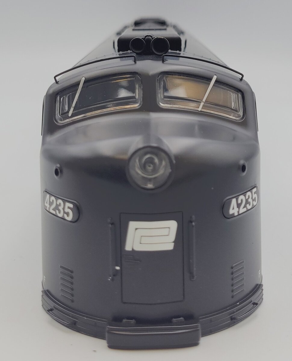 Lionel 81224-2 Penn Central E8 Unpowered A Unit Diesel Locomotive Shell #4235