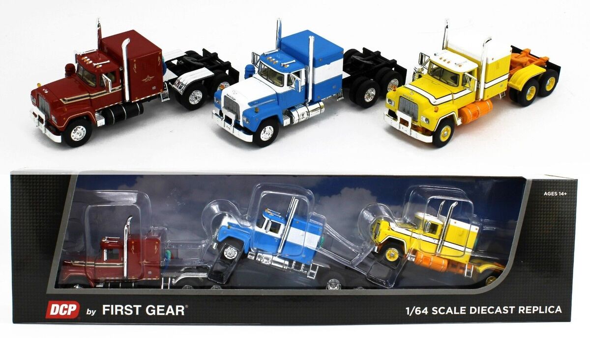 First Gear 60-1250 1:64 Scale Mack R Model Sleeper Trio Set