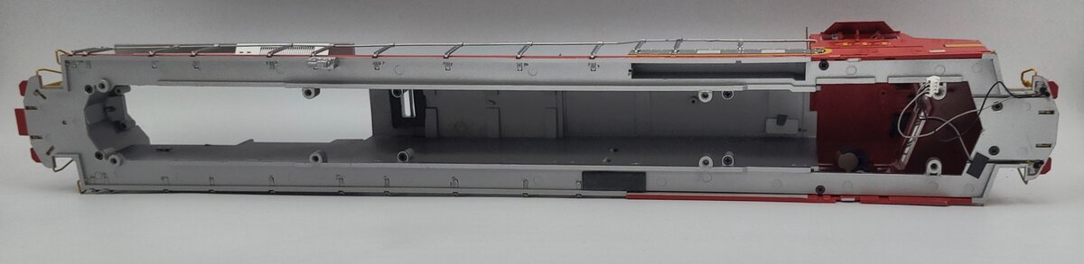 Lionel 82216-2 Santa Fe Warbonnet ES44AC Diesel Locomotive Body Shell #444