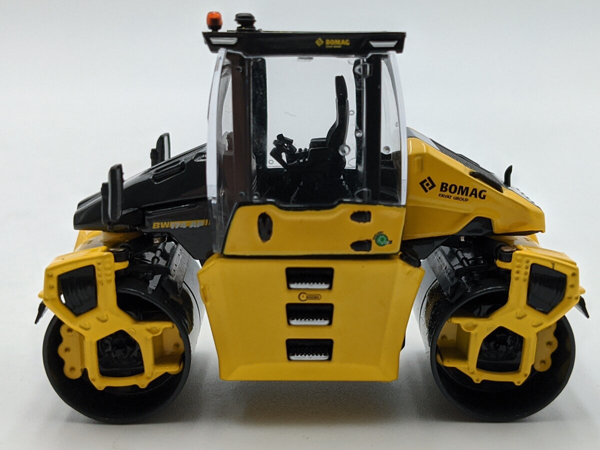 Bymo 42471 1:50 Bomag BW174AP-5 Asphalt Roller