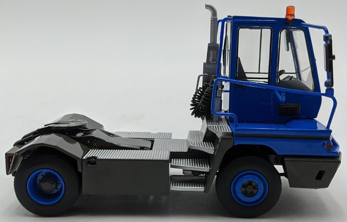 Terberg 182 1:50 Yard Tractor Blue