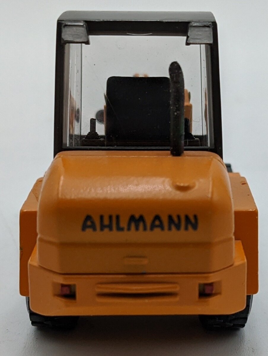 Conrad 2431 1:50 Ahlmann Swing Shovel Loader AS 90