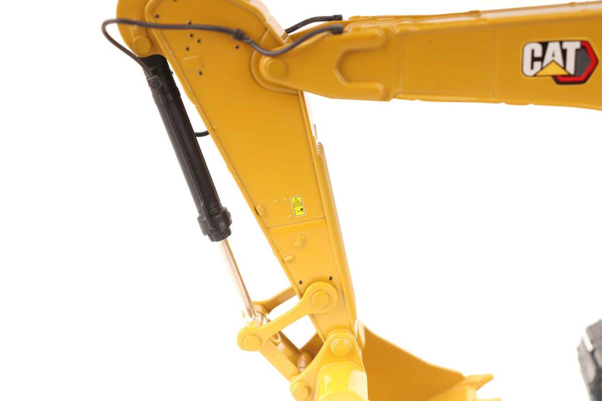 DieCast Masters 85793 1:50 CAT 374 Hydraulic Excavator Diecast Model