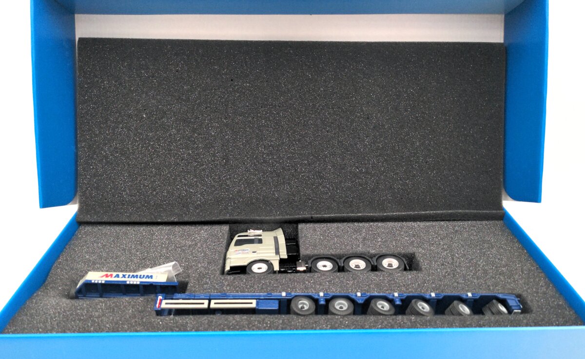 Conrad 70178-01 1:50 MAN TGX XXL Tractor w/Goldhofer STZ-H6 Lowloader - Maximum