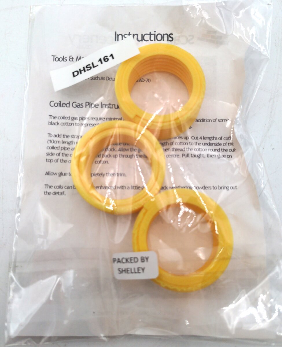 Scale Model Scenery AX054-50 1:50 3D Printed Coiled Yellow Gas Pipe Load 3 Pack