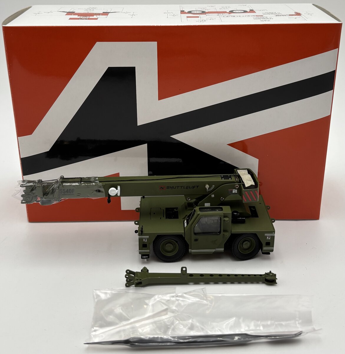 Sword Models SW2017-G 1:50 Shuttlelift Military Green 5540F Carrydeck
