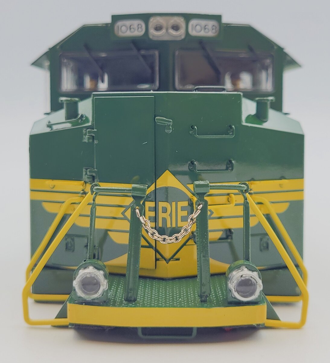 Lionel 39624-2 Erie NS Heritage SD70ACE Diesel Locomotive Body Shell #1068