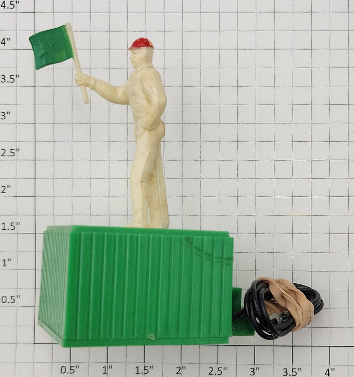 Strombecker 618-755 Vintage 1/32 Scale Starting Flagman