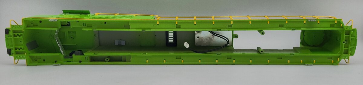 Lionel 39627-2 Illinois Terminal NS Heritage SD70ACE Diesel Loco Shell #1072
