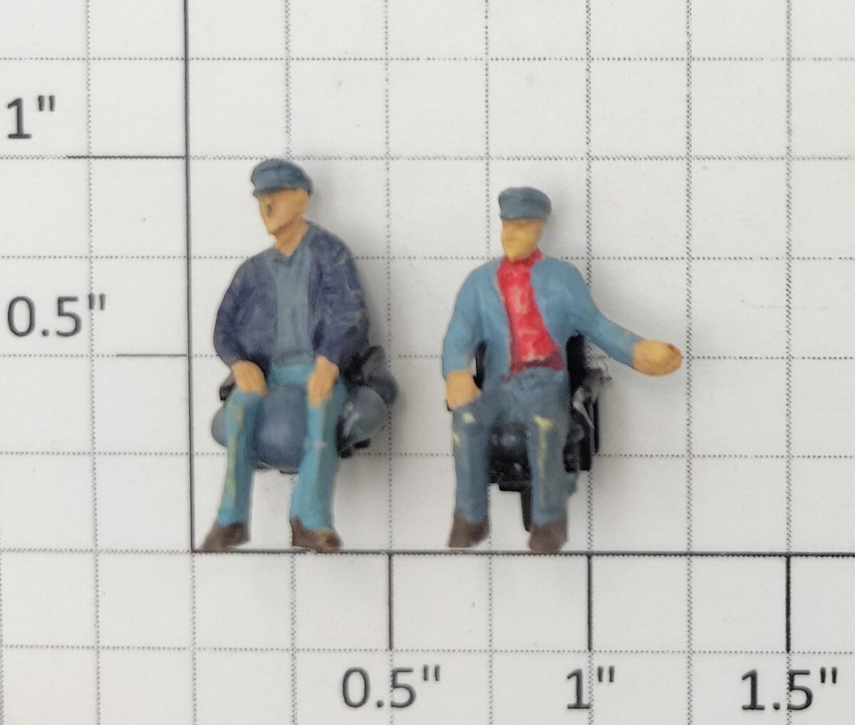 S-Helper 1096-FIG Locomotive Engineer on Black Seat (Set of 2)