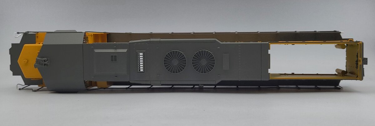 Lionel 38937-2 Union Pacific SD40T-2 Diesel Locomotive Body Shell #2932