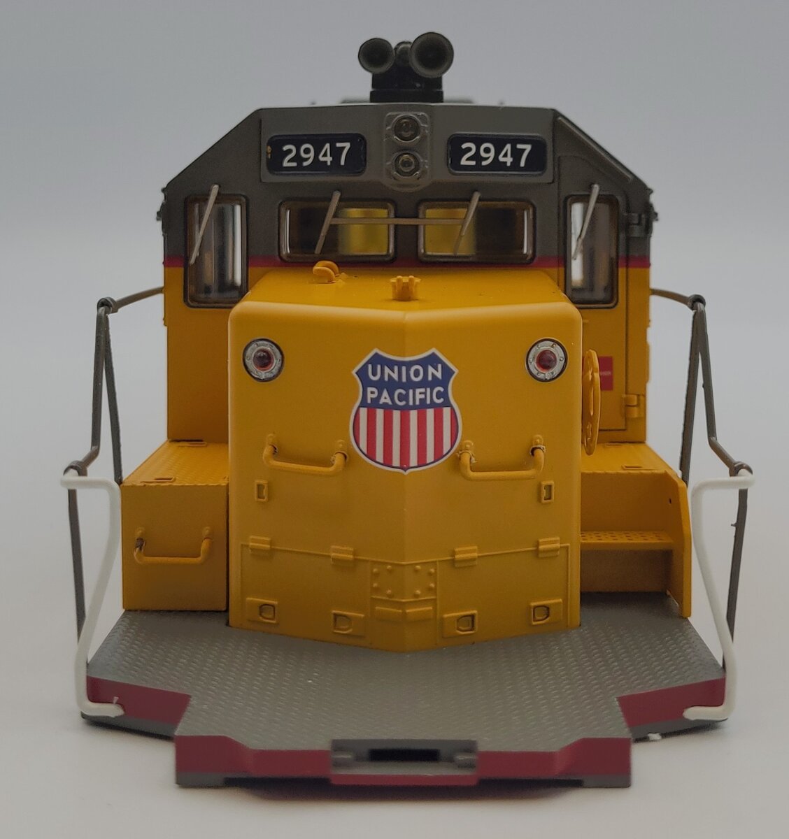 Lionel 38938-2 Union Pacific Unpowered SD40T-2 Diesel Locomotive Shell #2947