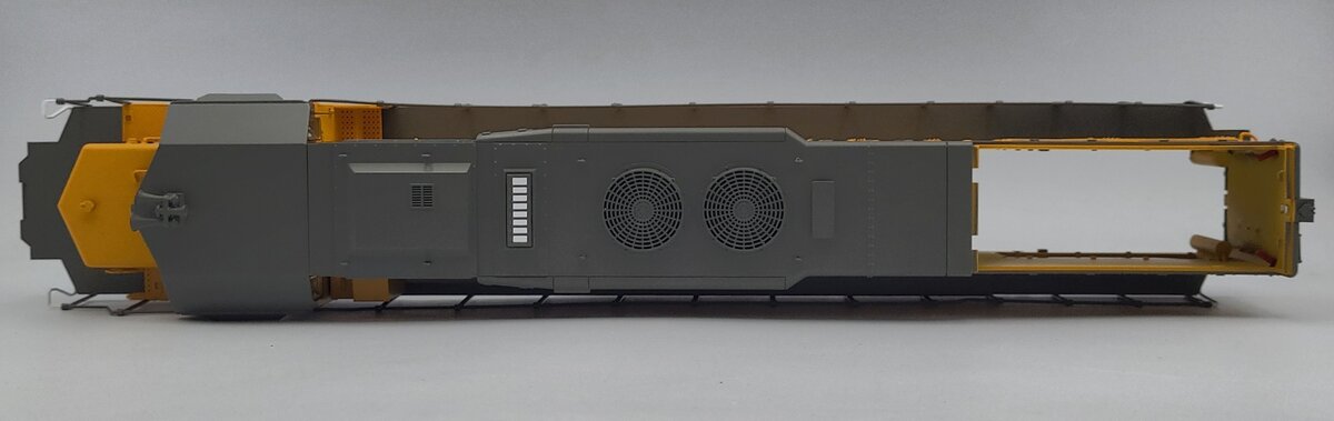 Lionel 38938-2 Union Pacific Unpowered SD40T-2 Diesel Locomotive Shell #2947
