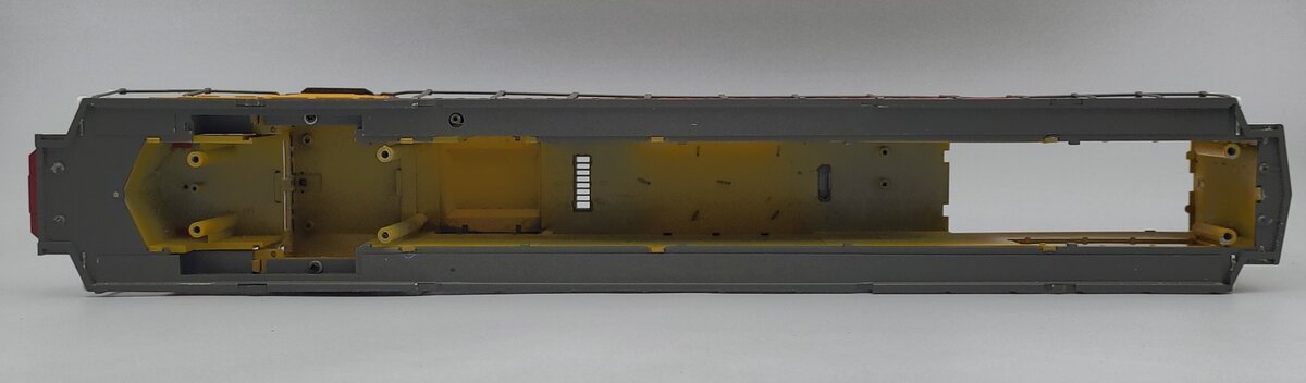 Lionel 38938-2 Union Pacific Unpowered SD40T-2 Diesel Locomotive Shell #2947