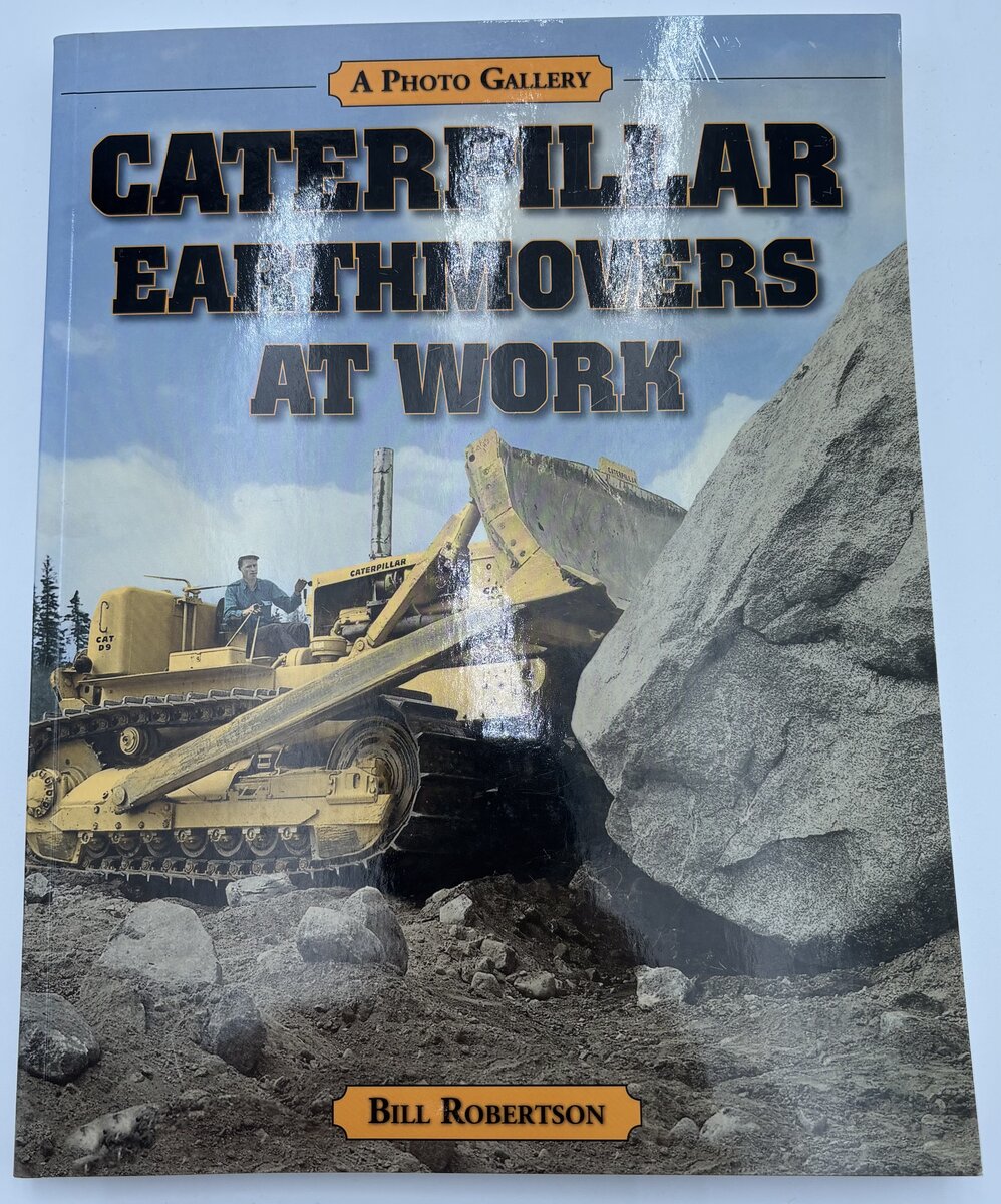 Iconografix 881200 Caterpillar Earthmovers At Work By Bill Robertson