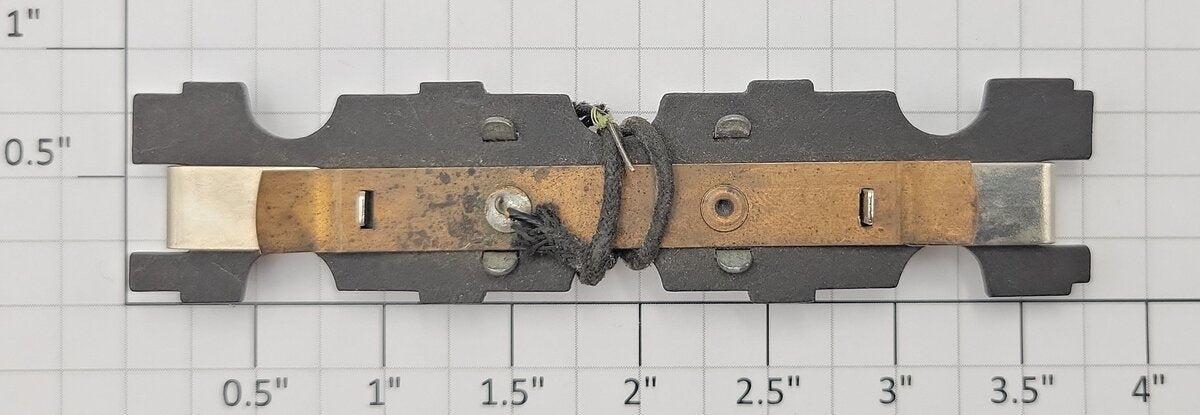 Lionel 2026M-4 O 27 Gauge (1951-55) 3 11/16" Collector Plate w/ Shoes & Wire