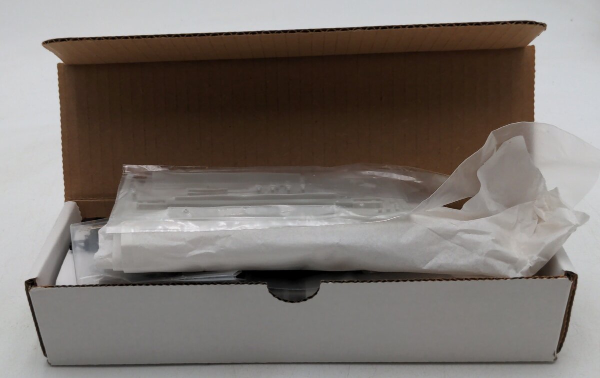 Sunshine Models 99.6 HO Scale UTLX GATC Radial Rivet Tank Car Kit