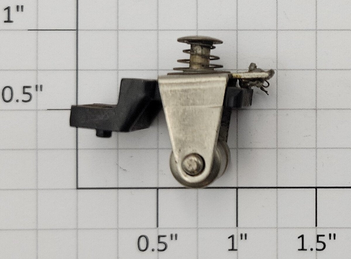 Lionel 481-6 O Gauge Collector Roller and Bracket Assembly