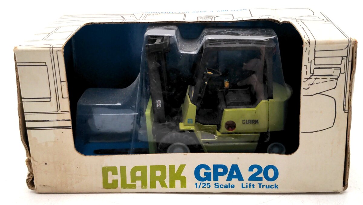 ERTL 1530 1/25 Scale Clark GPA 20 Lift Truck