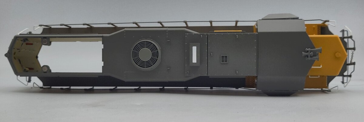 Lionel 38529-2 Union Pacific Unpowered GP-35 Diesel Locomotive Body Shell #760
