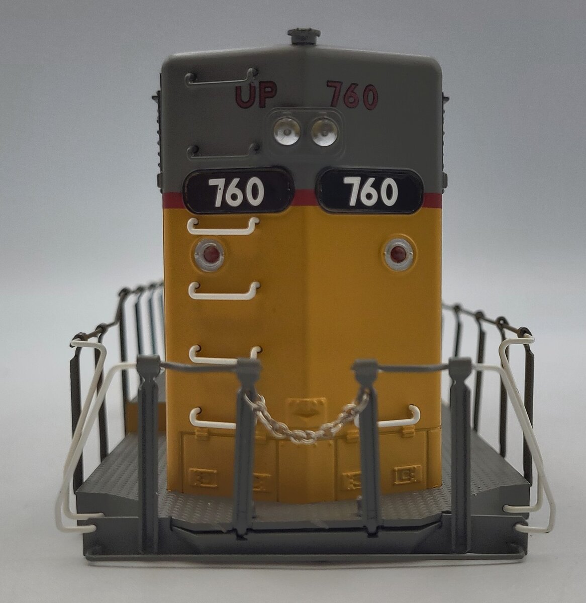 Lionel 38529-2 Union Pacific Unpowered GP-35 Diesel Locomotive Body Shell #760