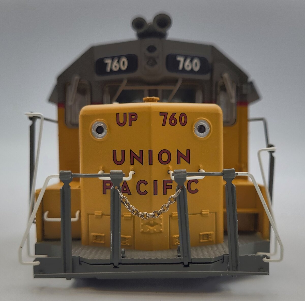 Lionel 38529-2 Union Pacific Unpowered GP-35 Diesel Locomotive Body Shell #760