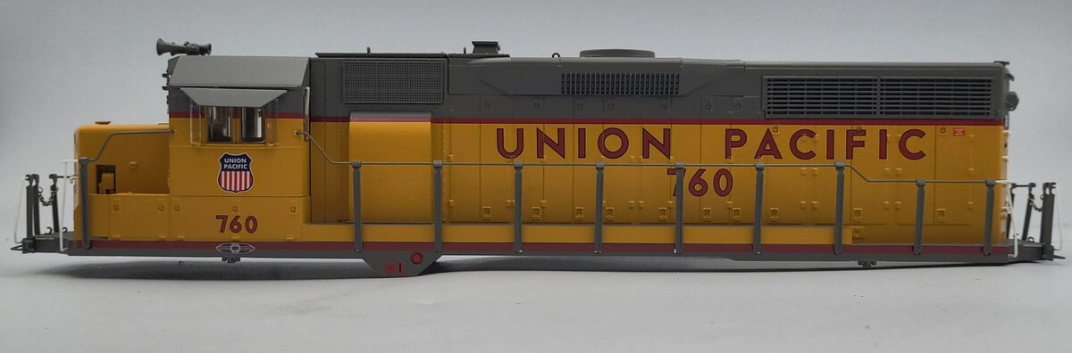 Lionel 38529-2 Union Pacific Unpowered GP-35 Diesel Locomotive Body Shell #760