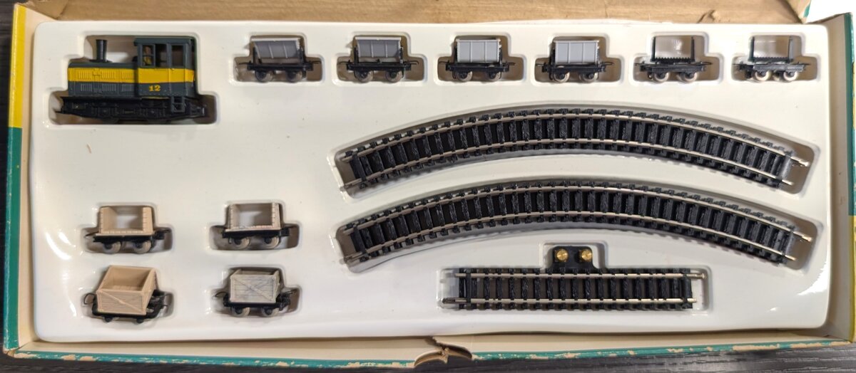 Roco 3009 HO Steam Loco Minitrains Set (8 Cars & Track)