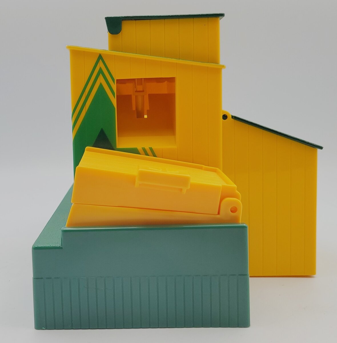 Lionel 7101559-8 Crayola Imagineering Unpowered Playset Sawmill Building