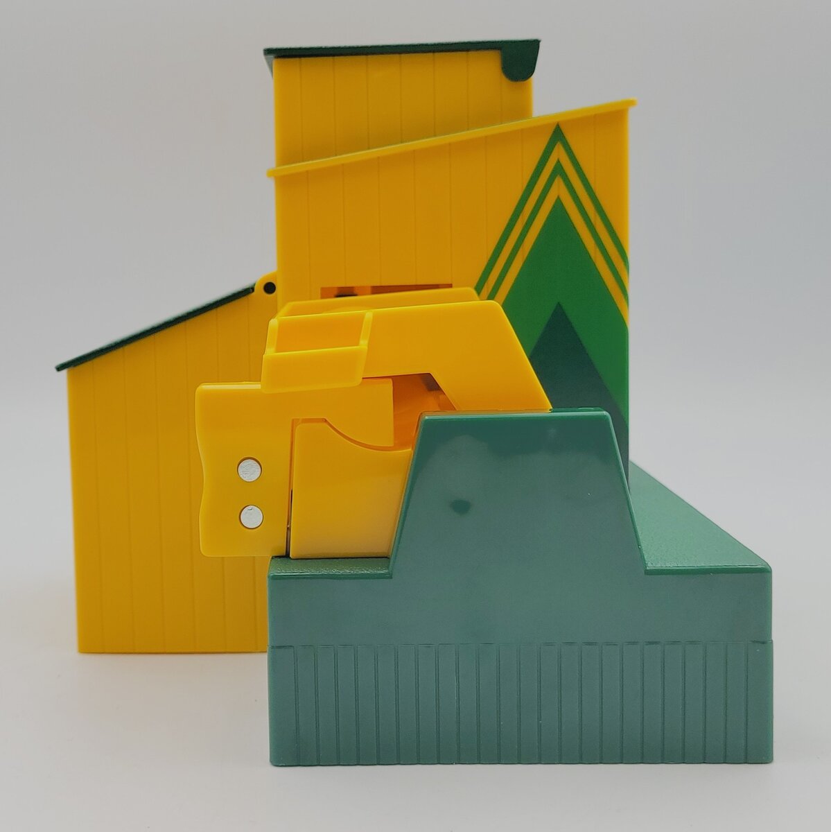 Lionel 7101559-8 Crayola Imagineering Unpowered Playset Sawmill Building