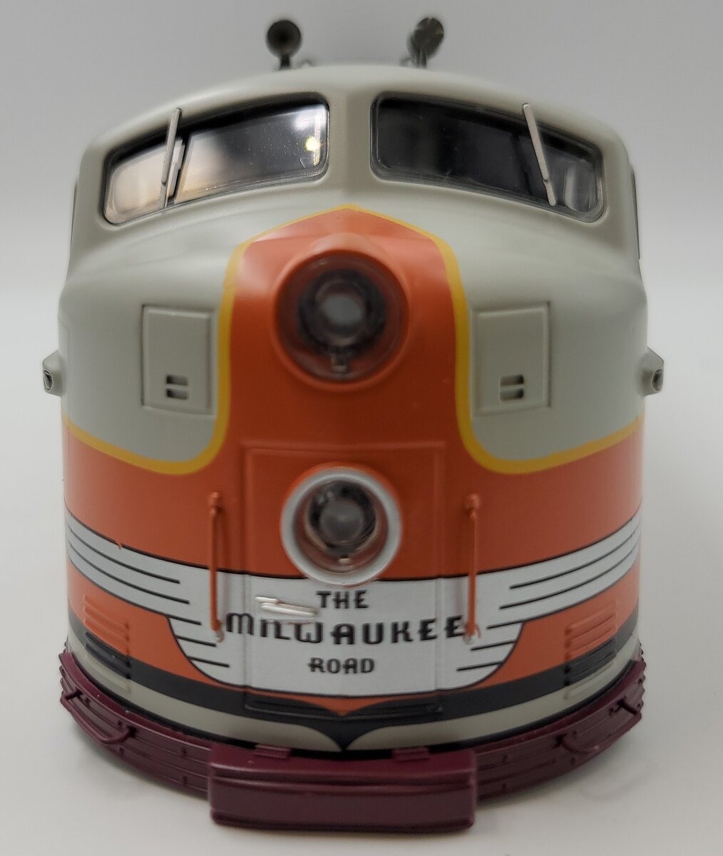 Lionel 82778-2 E7 Milwaukee Road Diesel Locomotive Body Shell #17B