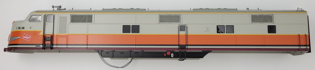 Lionel 82778-2 E7 Milwaukee Road Diesel Locomotive Body Shell #17B