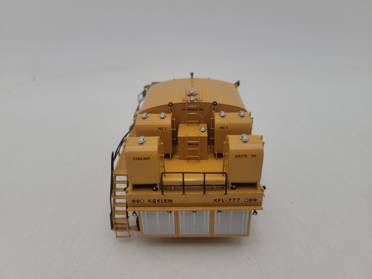 CCM 30020 1:87 Scale Cat KFL-777D Fuel & Lube Truck Limited Edition #084 / 250 LN/Box