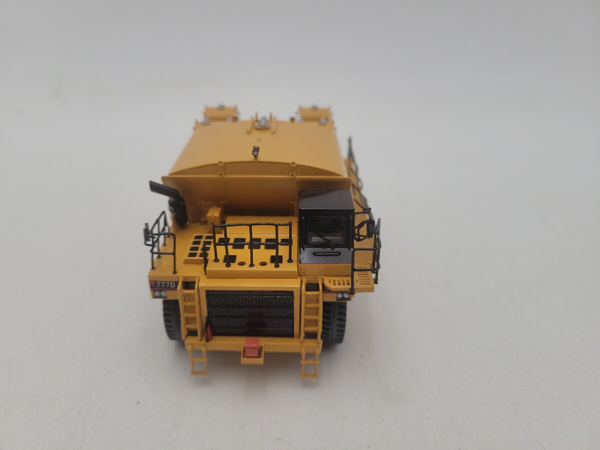 CCM 30020 1:87 Scale Cat KFL-777D Fuel & Lube Truck Limited Edition #084 / 250 LN/Box