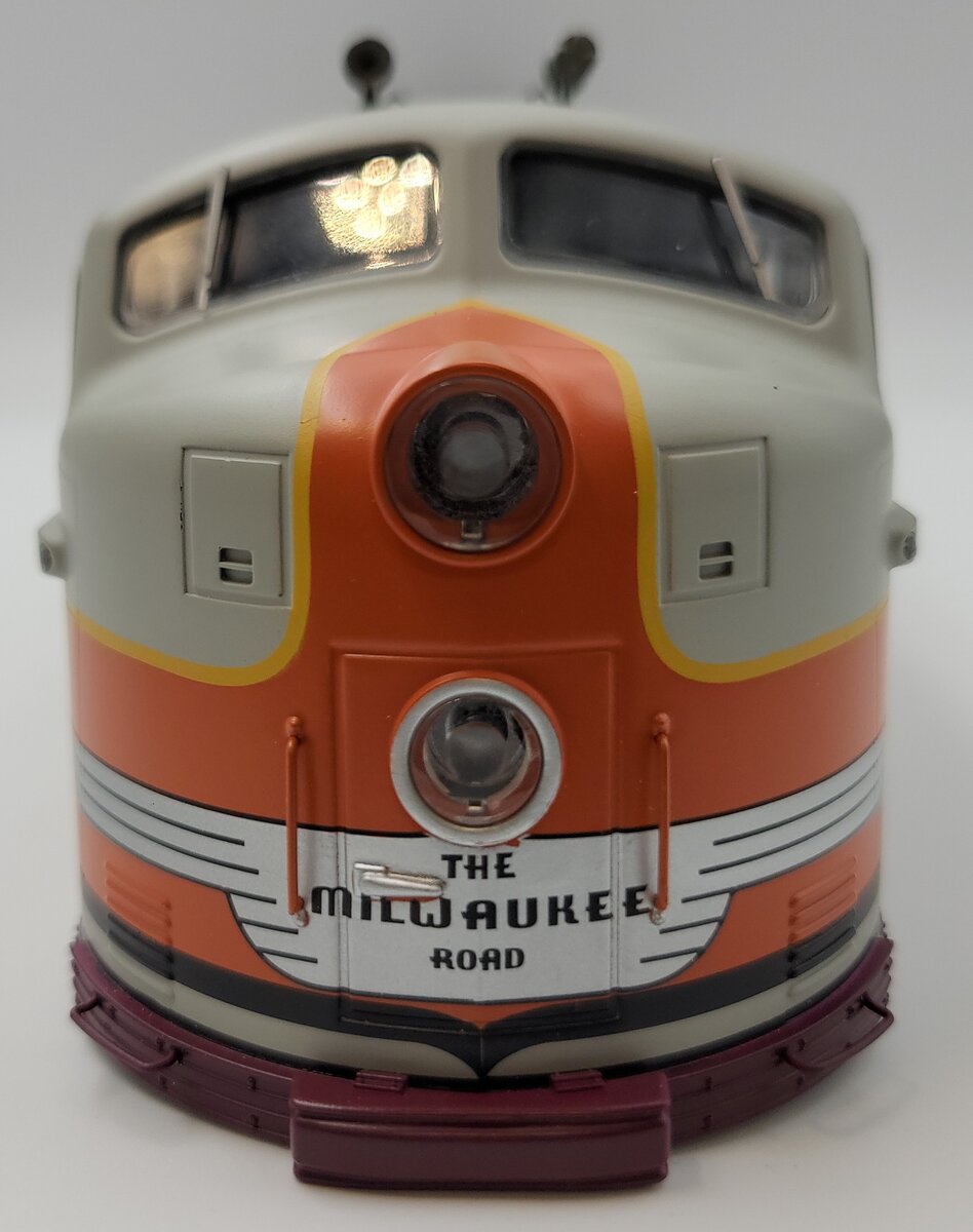 Lionel 82777-2 Milwaukee E7 Diesel Locomotive Body Shell #17A