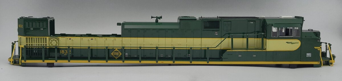 Lionel 39625-2 Erie NS Heritage SD70ACE Diesel Locomotive Body Shell #1832