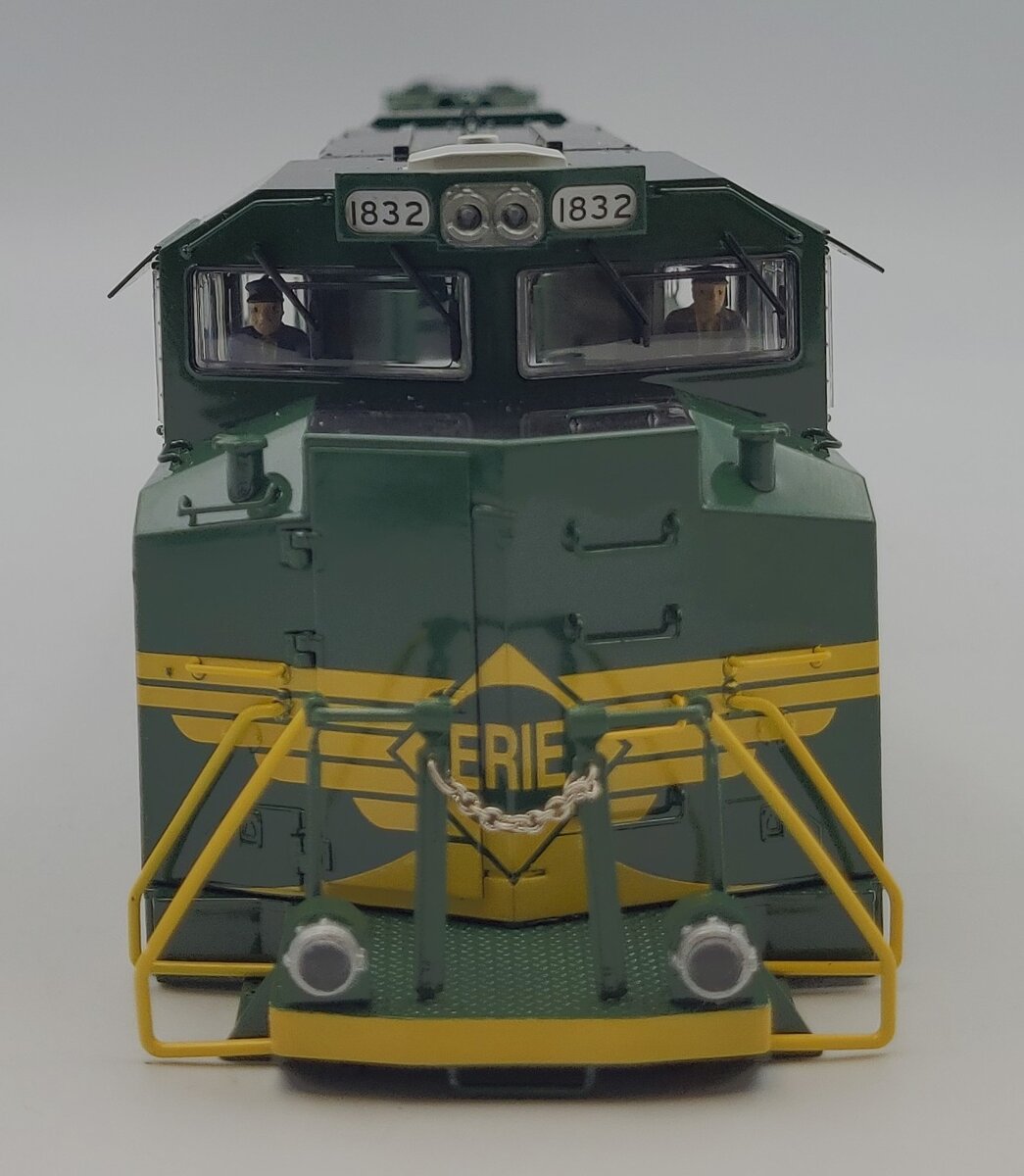 Lionel 39625-2 Erie NS Heritage SD70ACE Diesel Locomotive Body Shell #1832