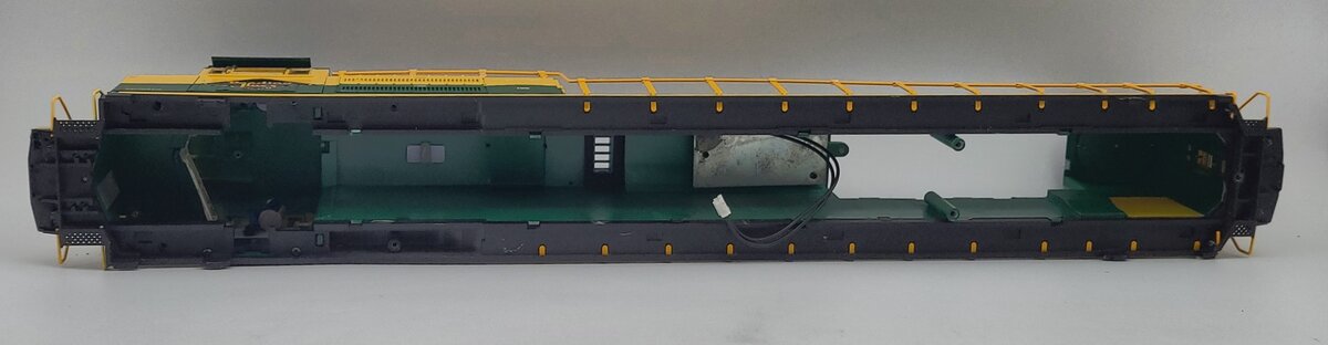Lionel 39634-2 Reading NS Heritage SD70ACE Diesel Locomotive Body Shell #1833
