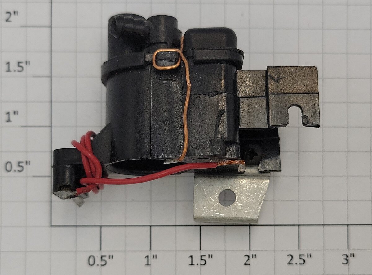 Lionel 8100-60 O Gauge Smoke Unit & Bracket Assembly
