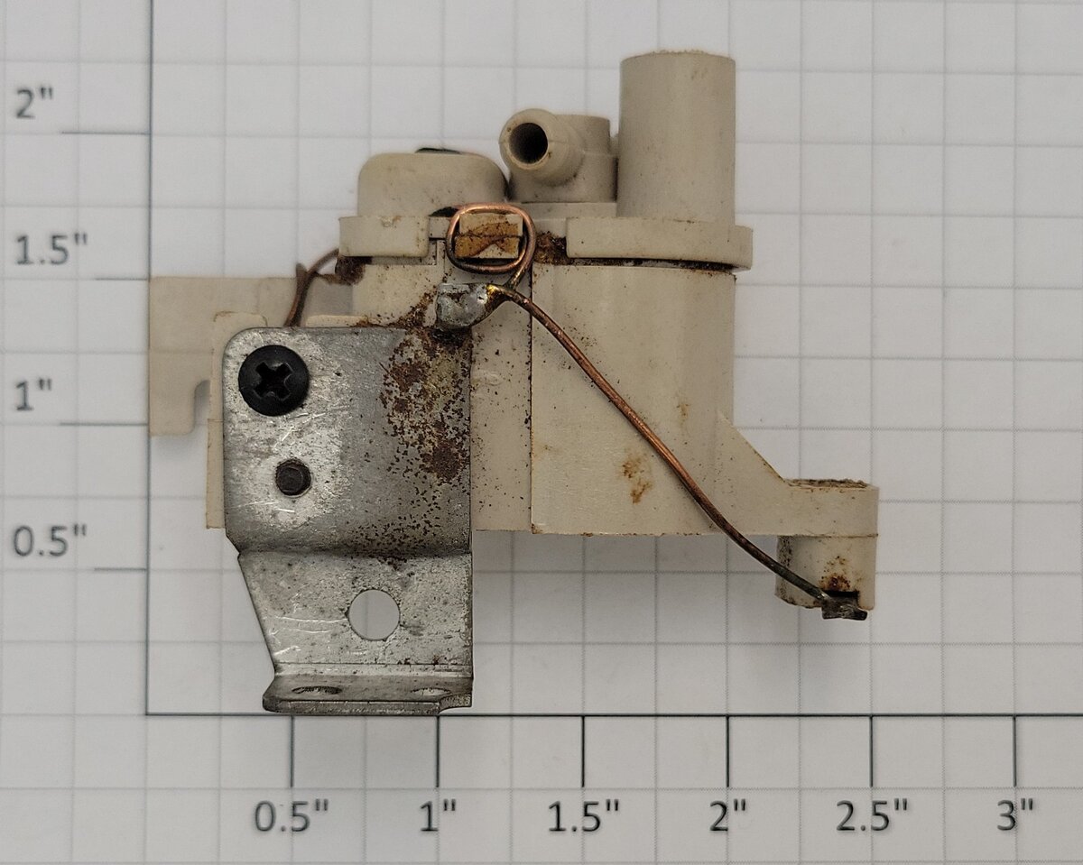 Lionel 8100-60 O Gauge Smoke Unit & Bracket Assembly