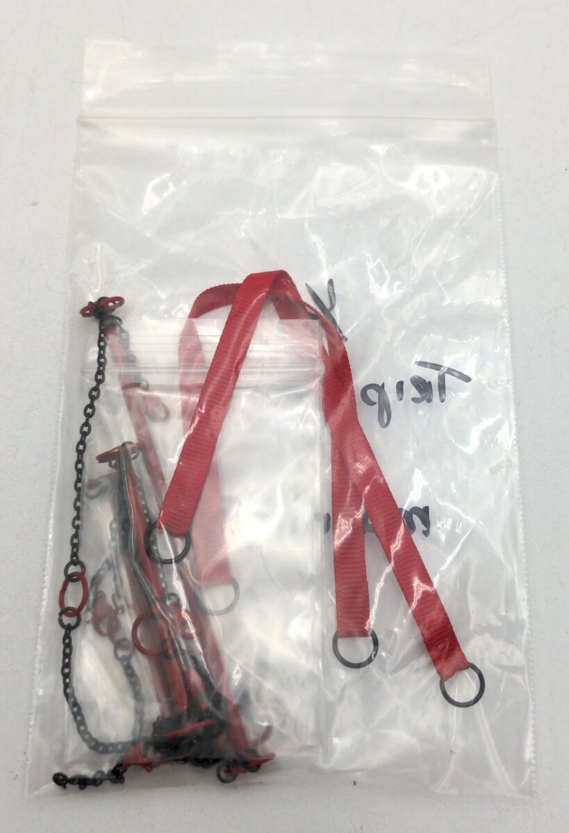 Evot EV35-SB-R 1:50 Triple Spreader Bar w/Chains & Straps - Red