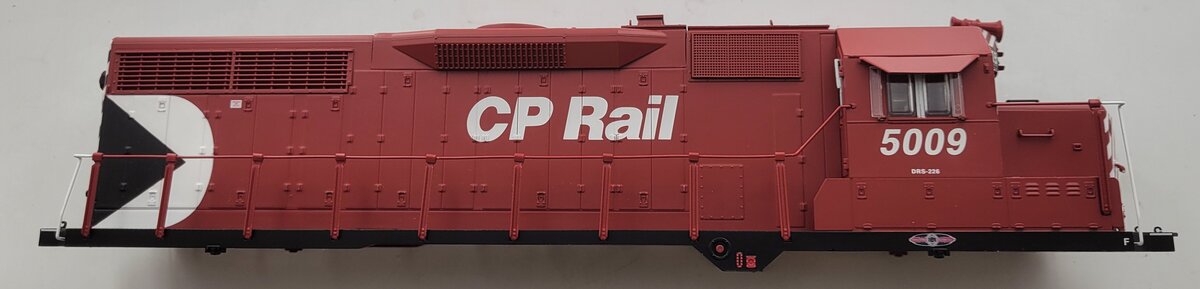 Lionel 39558-2 Canadian Pacific Rail GP-35 Diesel Locomotive Shell #5009