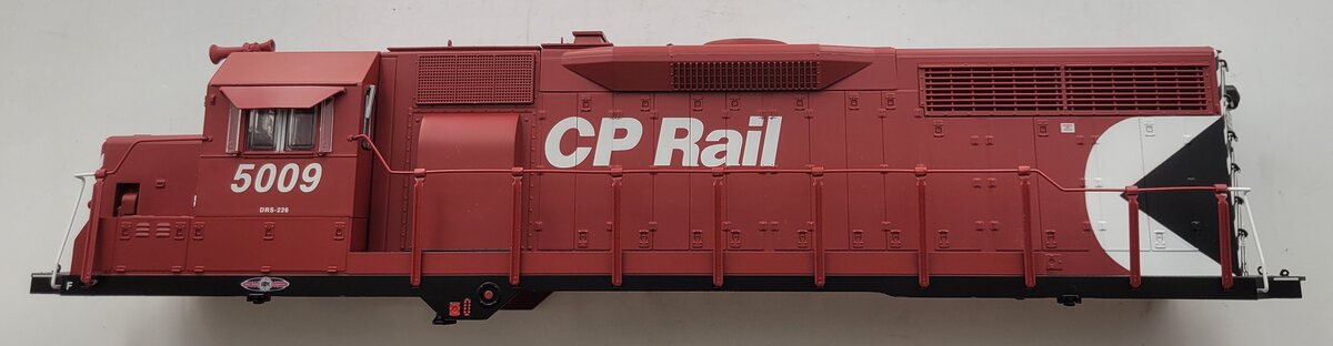 Lionel 39558-2 Canadian Pacific Rail GP-35 Diesel Locomotive Shell #5009