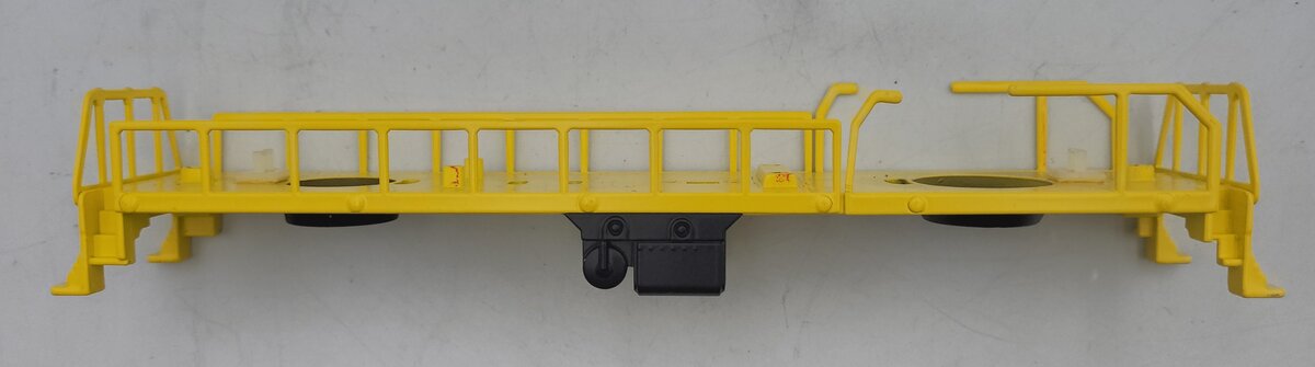American Flyer 48095-758 Yellow Ringling Bros. Barnum & Bailey GP-9 Diesel Frame